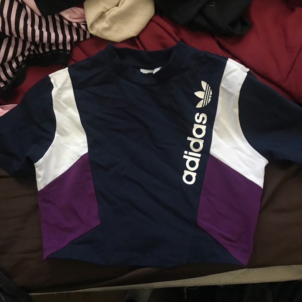 Cropped adidas t shirt